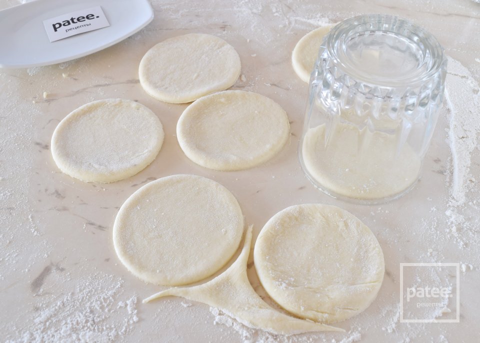 Пирожки с колбасой и сыром - Шаг 10