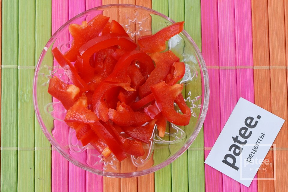 Салат с пекинской капустой и рыбной консервой - Шаг 3