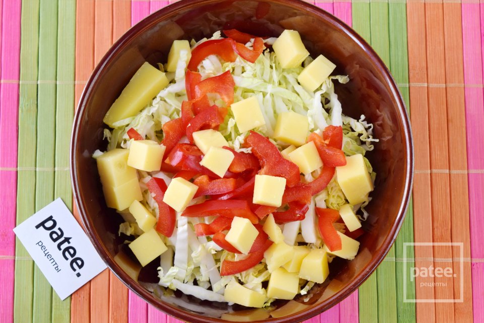 Салат с пекинской капустой и рыбной консервой - Шаг 6