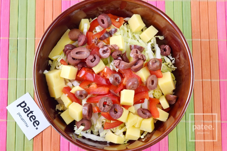 Салат с пекинской капустой и рыбной консервой - Шаг 8