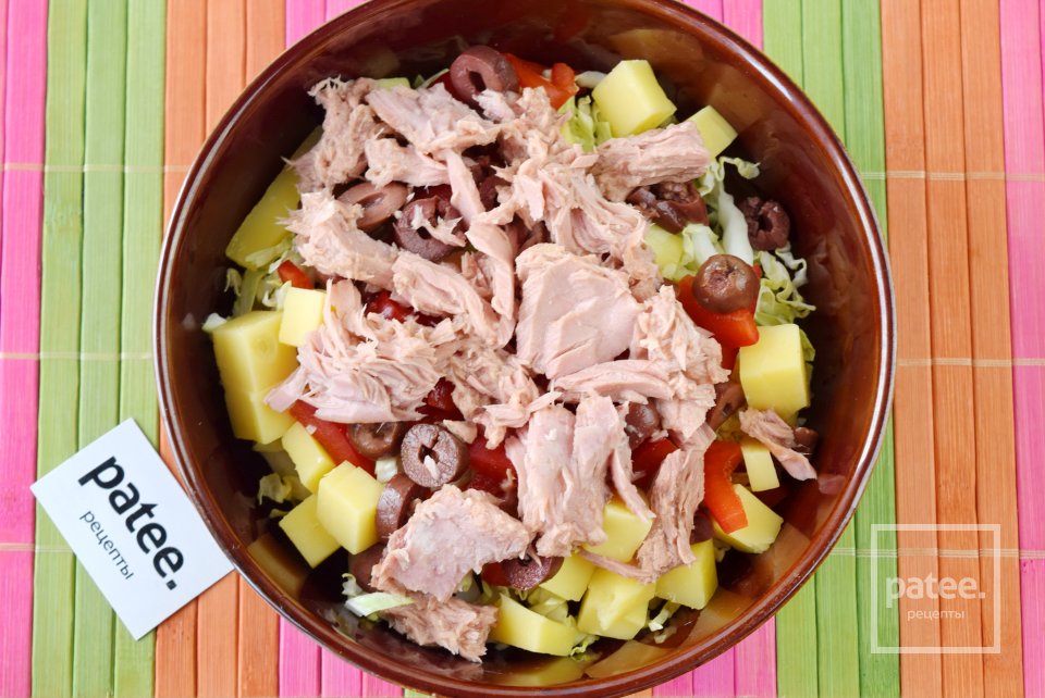 Салат с пекинской капустой и рыбной консервой - Шаг 9