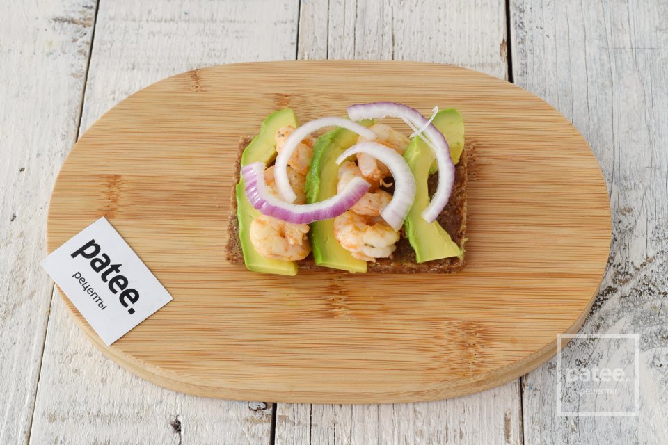 Горячие бутерброды с креветками и авокадо - Шаг 9