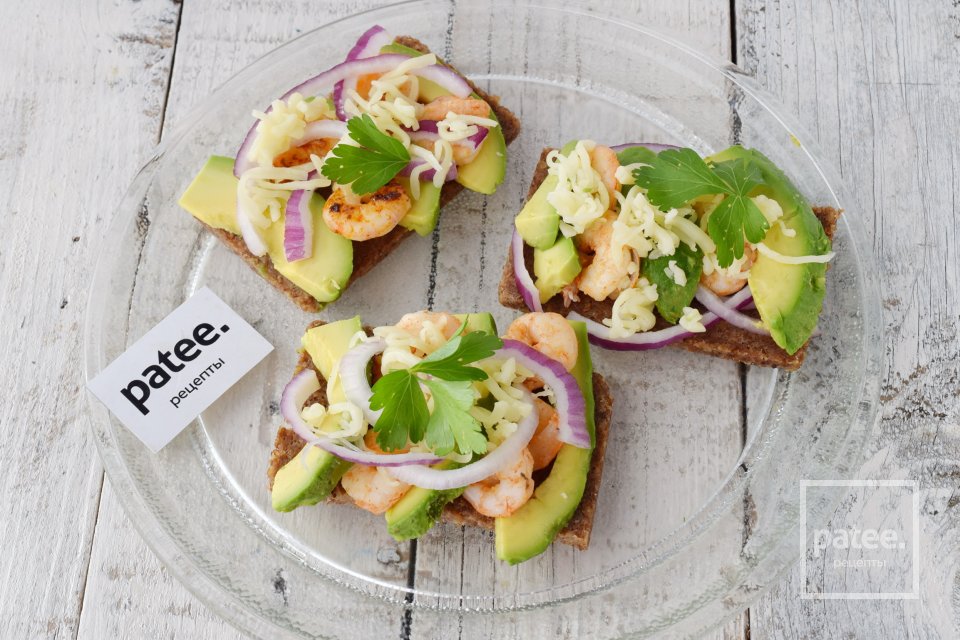 Горячие бутерброды с креветками и авокадо - Шаг 12