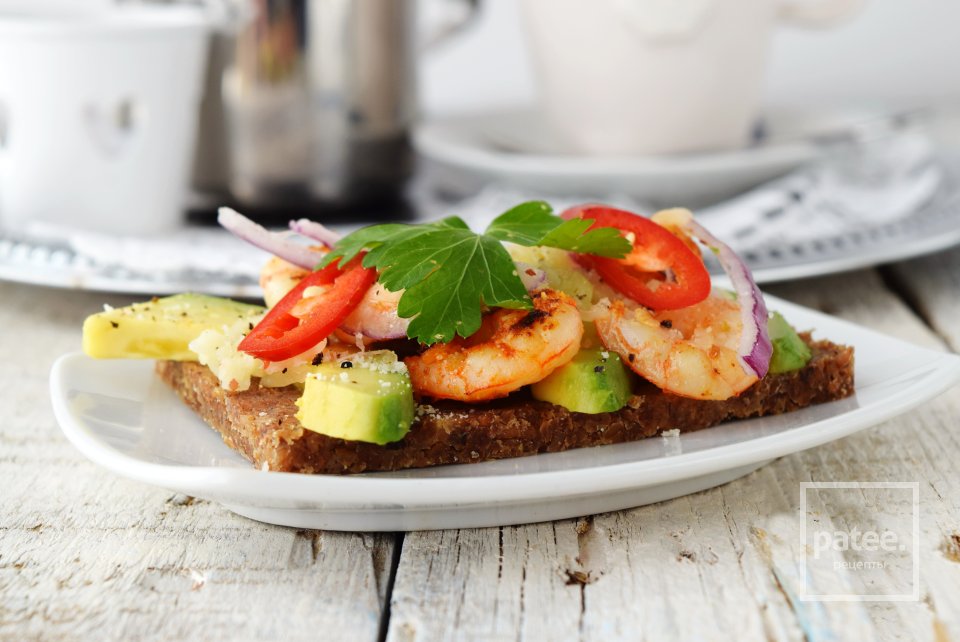 Горячие бутерброды с креветками и авокадо - Шаг 13