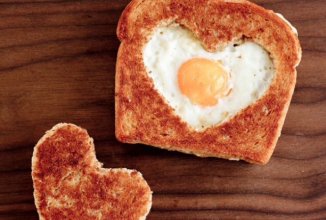 Яичница по французски в хлебе