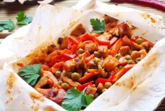 Мясо с овощами в пергаменте