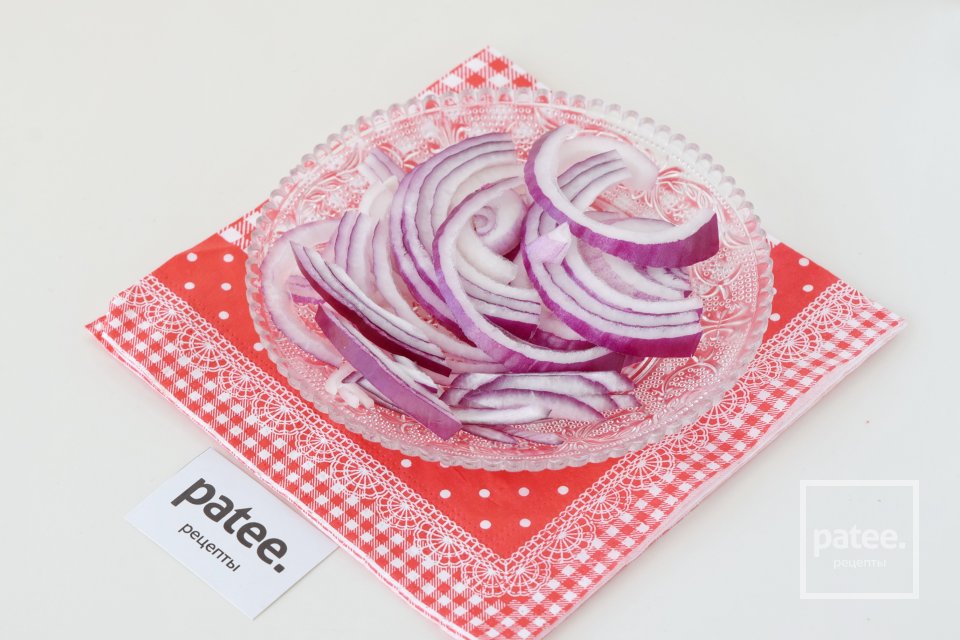 Салат из морской капусты с зеленым горошком - Шаг 4