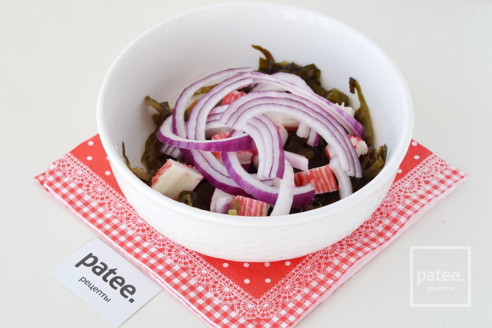 Салат из морской капусты с зеленым горошком - Шаг 5