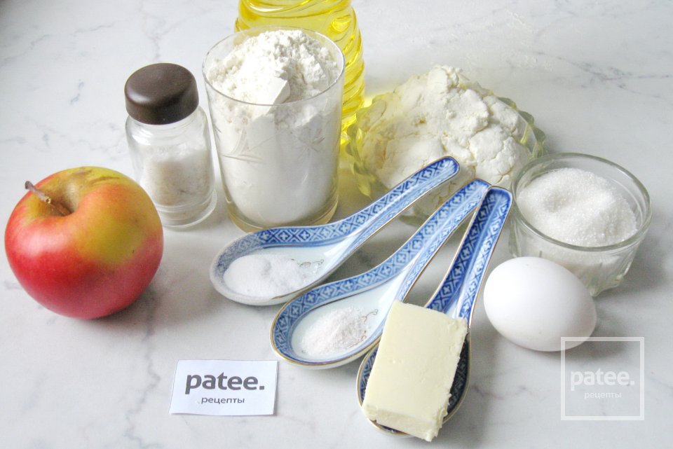 Пирожки с яблоками на творожном тесте - Шаг 1