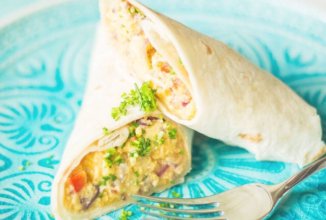 Буррито с яйцами и сладким перцем