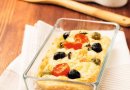 Фокачча с помидорами, оливками и маслинами