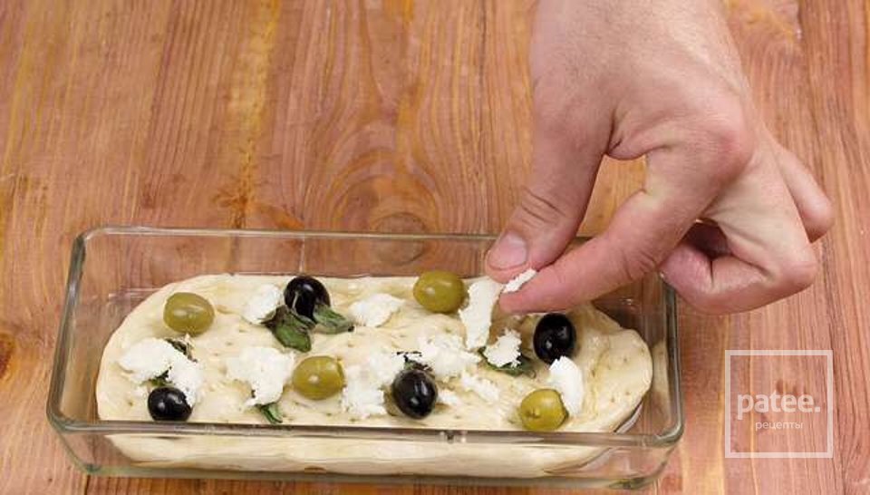 Фокачча с помидорами, оливками и маслинами - Шаг 8