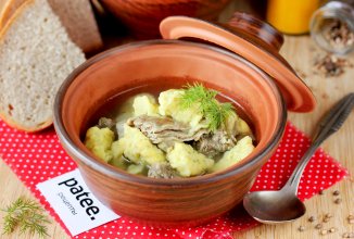 Суп из говядины и клёцками с укропом