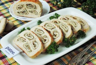 Куриный рулет с блинами