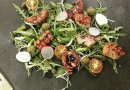 Тёплый салат с щупальцами осьминога