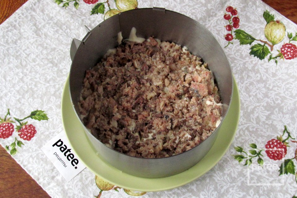 Салат шуба с консервами - Шаг 6