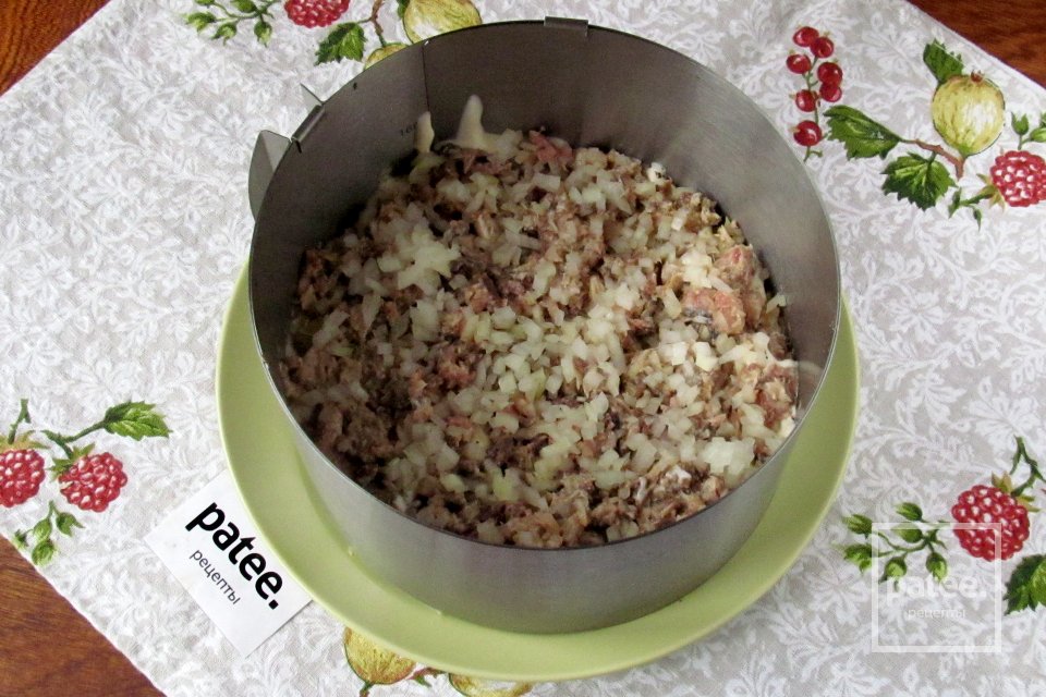 Салат шуба с консервами - Шаг 7