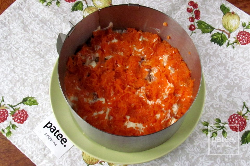 Салат шуба с консервами - Шаг 9