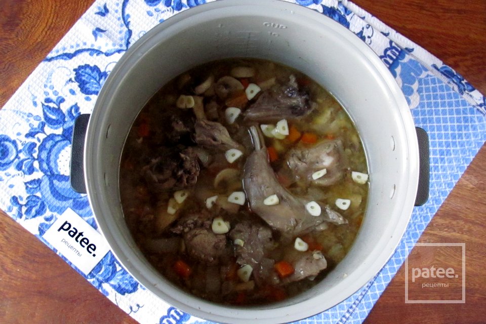 Кролик с грибами и рисом в мультиварке - Шаг 11