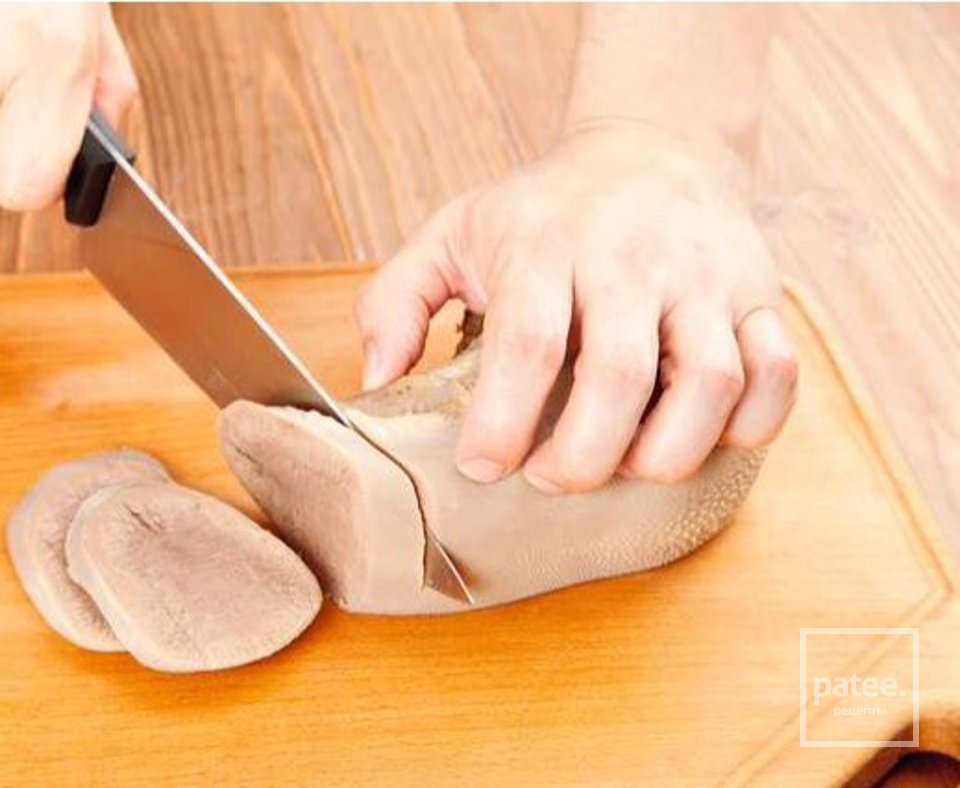 Язык с грибами и хреном на картофельных драниках - Шаг 3