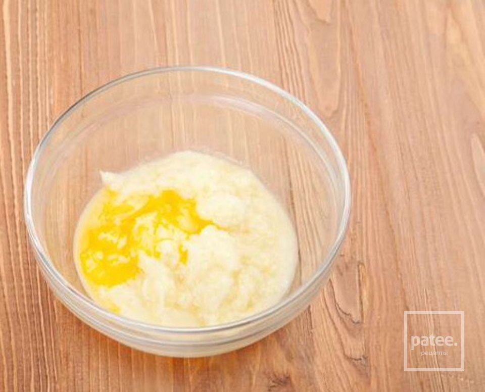 Язык с грибами и хреном на картофельных драниках - Шаг 8