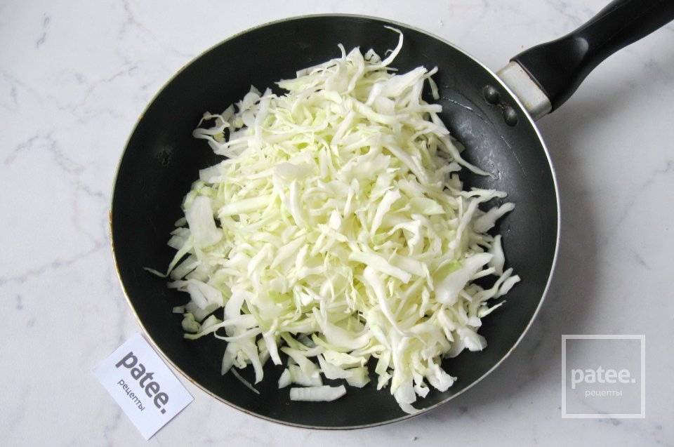 Треугольные блинчики с капустой и грибами - Шаг 3