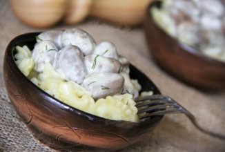 Куриные сердечки в сырном соусе