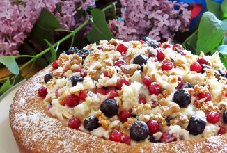 Торт-манник с ягодами