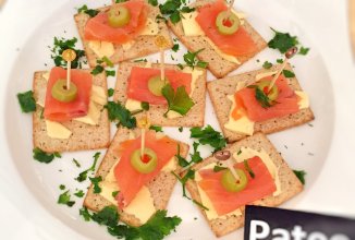 Быстрые канапе на крекерах