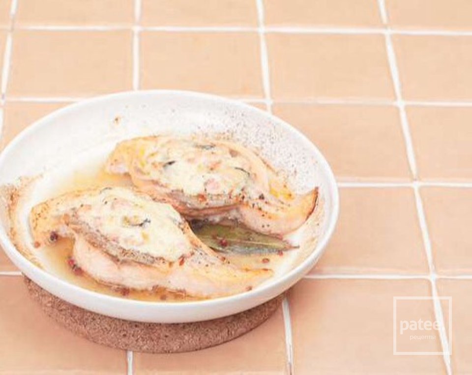 Лосось, припущенный со сливочным соусом и морепродуктами - Шаг 5