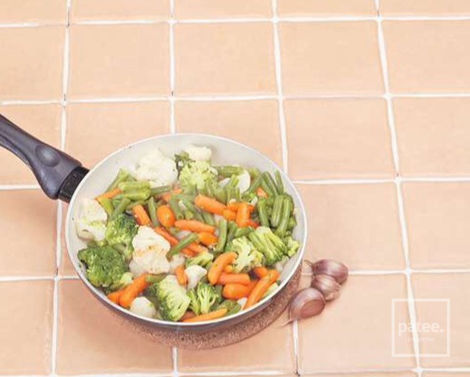 Лосось, припущенный со сливочным соусом и морепродуктами - Шаг 7