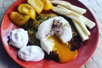 Яйцо пашот на блинчике из кабачка 🍳