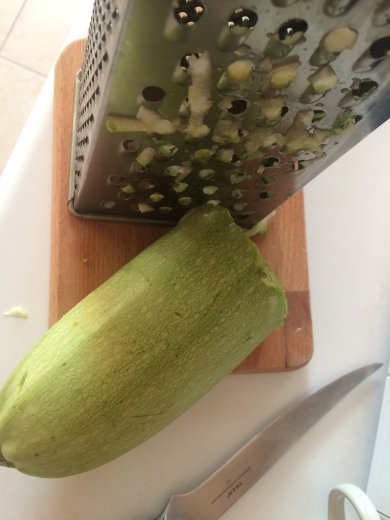 Яйцо пашот на блинчике из кабачка 🍳 - Шаг 1