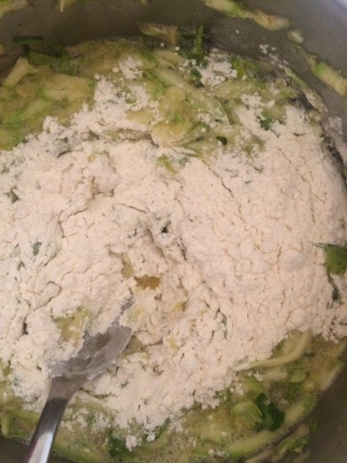 Яйцо пашот на блинчике из кабачка 🍳 - Шаг 4