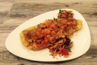 Запечённый кабачок с филе трески и овощами