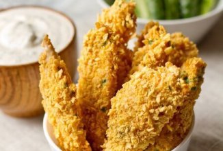 Палочки из  куриного филе с кукурузными хлопьями