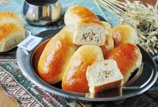 Пирожки с отварным мясом, рисом и яйцом