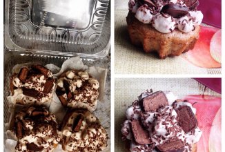 Капкейки с сливочным кремом и ягодной начинкой