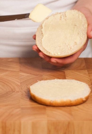 Чизбургер с колбасой Чоризо и креветками - Шаг 1