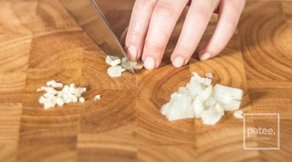 Фрикадельки в соусе Маринара - Шаг 1