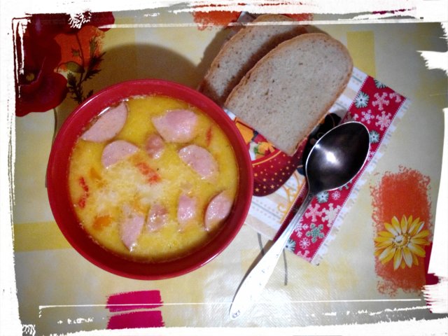  Сырный суп с сосисками и куриным филе