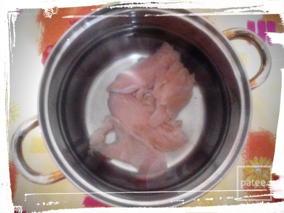  Сырный суп с сосисками и куриным филе - Шаг 2