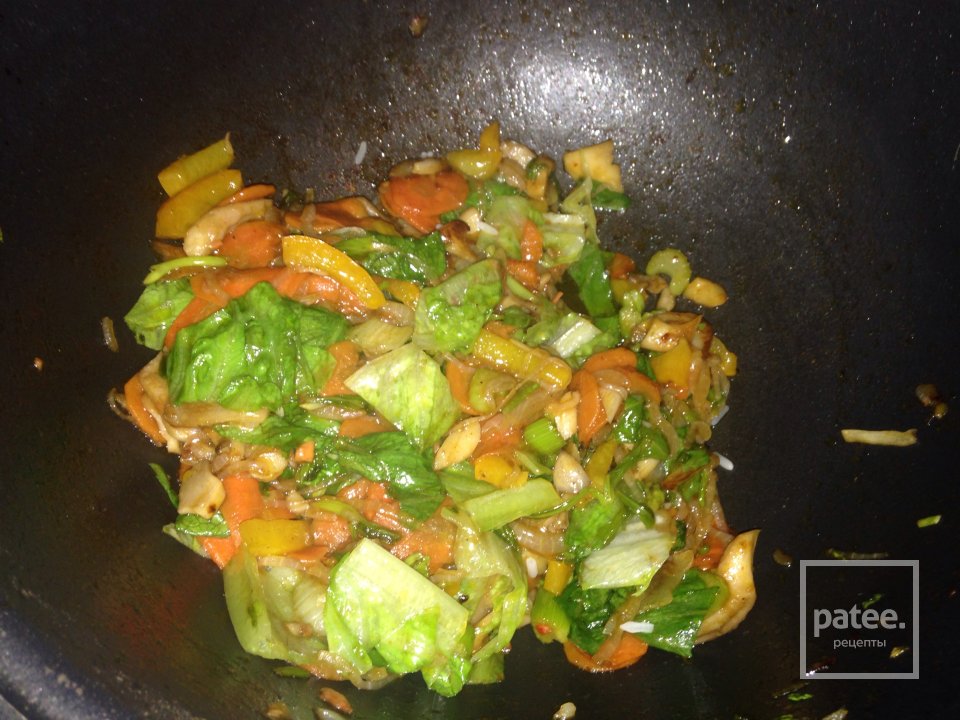 Рис с вешенками и овощами в воге. - Шаг 1