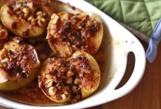 Запечённые яблоки с орехами