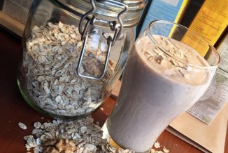 Банановый коктейль с овсяными хлопьями