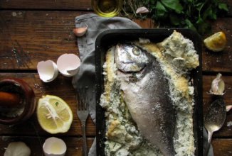 Дорада в соляной корке.