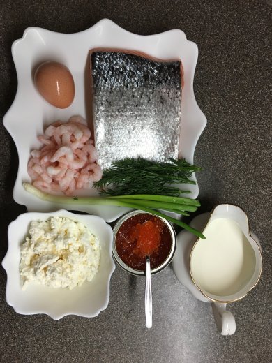 "Вулканы" из сёмги и творога под икорно-сливочным соусом. - Шаг 1