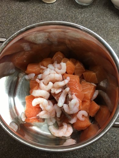 "Вулканы" из сёмги и творога под икорно-сливочным соусом. - Шаг 2