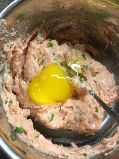 "Вулканы" из сёмги и творога под икорно-сливочным соусом. - Шаг 7