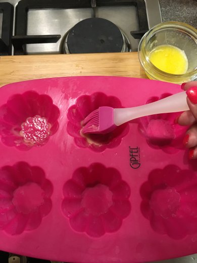 "Вулканы" из сёмги и творога под икорно-сливочным соусом. - Шаг 8